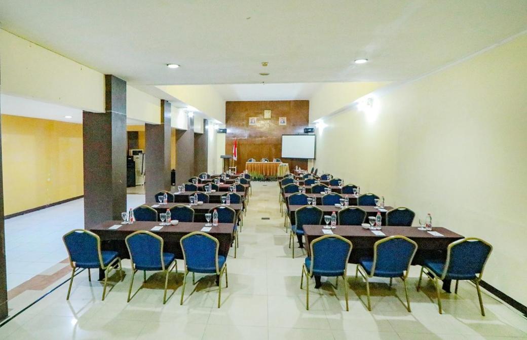 โรงแรมมาร์ลิน เปอกาโลงัน ภายนอก รูปภาพ