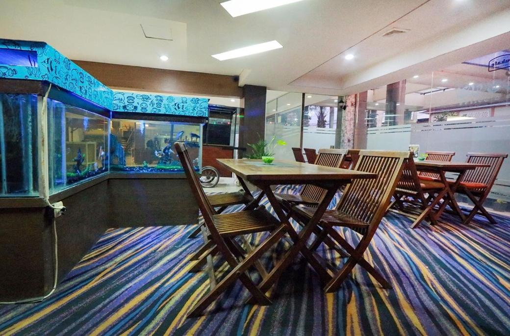 โรงแรมมาร์ลิน เปอกาโลงัน ภายนอก รูปภาพ